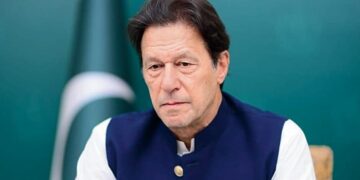 عمران خان عاد إلى مقر إقامته في لاهور