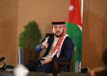 ما هي ملامح “الإدارة الأردنية” بعد زفاف الأمير الحسين؟ تنبّؤات وتكهّنات نخبويّة وبصمة إضافية ودورٌ مُتقدّم أكثر وأعمق لمؤسّسة “ولاية العهد” ومُواصفات ومقاييس جديدة لكبار المسؤولين وتركيز على الشباب والمرأة والتحديث