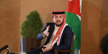 ما هي ملامح “الإدارة الأردنية” بعد زفاف الأمير الحسين؟ تنبّؤات وتكهّنات نخبويّة وبصمة إضافية ودورٌ مُتقدّم أكثر وأعمق لمؤسّسة “ولاية العهد” ومُواصفات ومقاييس جديدة لكبار المسؤولين وتركيز على الشباب والمرأة والتحديث