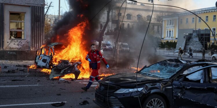 كييف تتعرض لهجوم روسي من عدّة إتجاهات وأنباء عن إصابات وأضرار ..وأوروبا تُجهز أوكرانيا للمعركة الكبرى وتدعمها بعتاد عسكري غير مسبوق