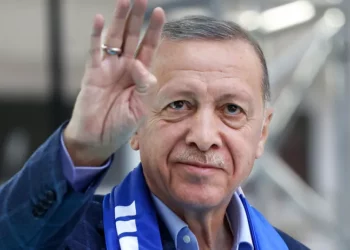 أردوغان يعلن فوزه في إنتخابات الرئاسة التركية ويقول لأنصاره: أشكر الشعب الذي مكنني من تحمل المسؤولية تجاه تركيا لمدة خمس سنوات أخرى