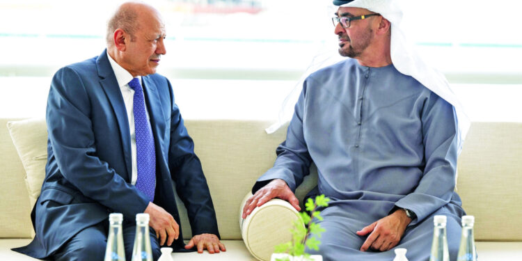 الرئيس الإماراتي يستقبل العليمي ويبحثان العلاقات الثنائية بين البلدين والمستجدات على الساحة اليمنية