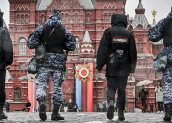 موسكو تتهم المخابرات الأميركية بإستخدام برمجيات خبيثة لم يسبق معرفتها لإختراق نقاط ضعف لألاف هواتف “أبل” شملت دبلوماسيين أجانب في روسيا ودول كانت ضمن الإتحاد السوفياتي السابق