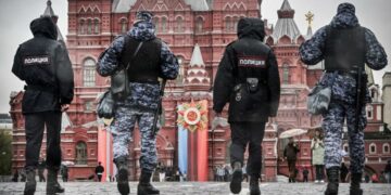 موسكو تتهم المخابرات الأميركية بإستخدام برمجيات خبيثة لم يسبق معرفتها لإختراق نقاط ضعف لألاف هواتف “أبل” شملت دبلوماسيين أجانب في روسيا ودول كانت ضمن الإتحاد السوفياتي السابق