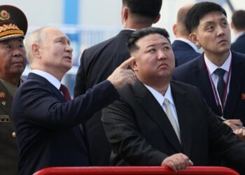 خلال لقاء داخل قاعدة فضائية.. زعيم كوريا الشمالية لبوتين: ندعمكم في حربكم المقدسة ضد الغرب وسنخوض معا الحرب ضد الإمبريالية.. وبريطانيا تحثه على عدم بيع أسلحة لروسيا