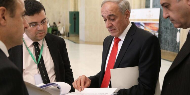 تعيين مساعد وزير الخارجية السوري أيمن سوسان سفيرا لدى السعودية