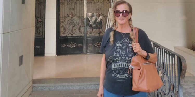 نجلاء فتحي تظهر بعد غياب طويل ..ووزارة الثقافة تستجيب لطلبها من خلال إعادة لافتة تحمل إسم زوجها الراحل حمدي قنديل