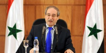 المقداد: دمشق تدعم للقبائل العربية في معركتها التي تخوضها ضد القوات الموالية للجيش الأمريكي في ريف دير الزور.. والسياسات الامريكية هدفها إضعاف الدولة السورية