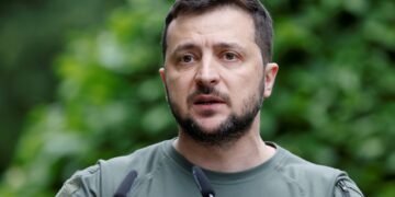 زيلينسكي يقر بأن التفوق الجوي الروسي “يوقف” الهجوم الأوكراني المضاد ويأسف للتباطؤ في المساعدة العسكرية الغربية لبلاده