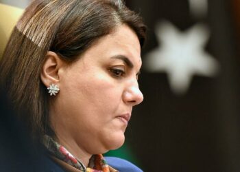 مصدر حكومي ليبي يُفجر مفاجأة حول طريقة التحقيق مع وزيرة الخارجية الموقوفة المنقوش.. ومطالبات بنشر نتائج التحقيقات