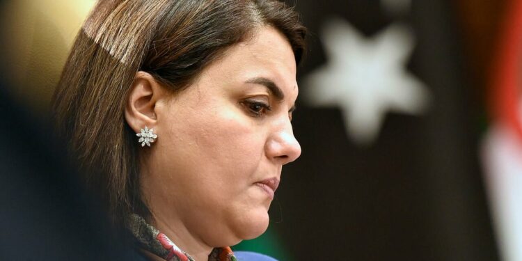 مصدر حكومي ليبي يُفجر مفاجأة حول طريقة التحقيق مع وزيرة الخارجية الموقوفة المنقوش.. ومطالبات بنشر نتائج التحقيقات