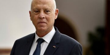 الرئيس قيس سعيد يشدد على قوة تونس ويطالب البنك المركزي بالإلتزام بسياسات الدولة وتحديد مصادر التحويلات الخارجية لتونس