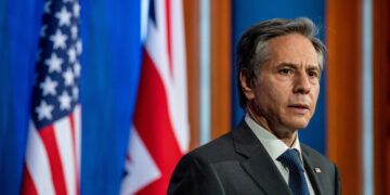 بلينكن: واشنطن والغرب يدرسون الأسس القانونية الممكنة لنقل الأصول الروسية المجمدة لكييف
