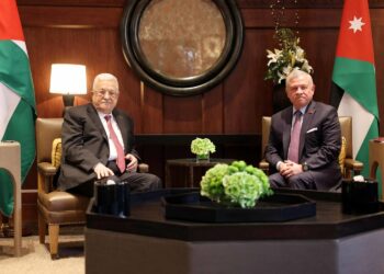 العاهل الأردني والرئيس الفلسطيني يحذران من التصعيد في غزة ويؤكدان أهمية فتح ممرات إنسانية عاجلة لإدخال المساعدات إلى غزة وينددان “بالعقاب الجماعي” الإسرائيلي ضد الفلسطينيين
