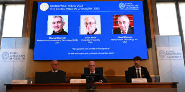 نوبل الكيمياء لثلاثة علماء أحدهم تونسي الأصل عن بحوثهم بشأن الجسيمات النانوية