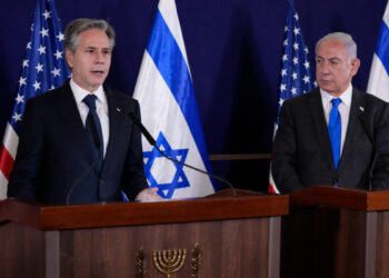 بلينكن لنتنياهو: جئت ليس فقط كوزير خارجية الولايات المتحدة وإنما أيضا كيهودي والرسالة التي أجلبها إلى إسرائيل هي “طالما أن أمريكا قائمة سنكون دائما الى جانبكم”
