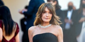 كارلا بروني تكشف إصابتها بسرطان الثدي