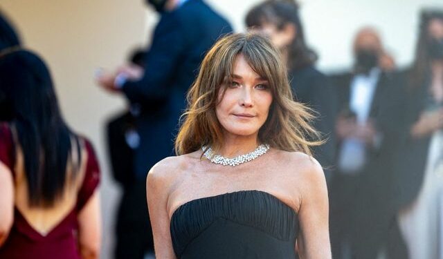 كارلا بروني تكشف إصابتها بسرطان الثدي