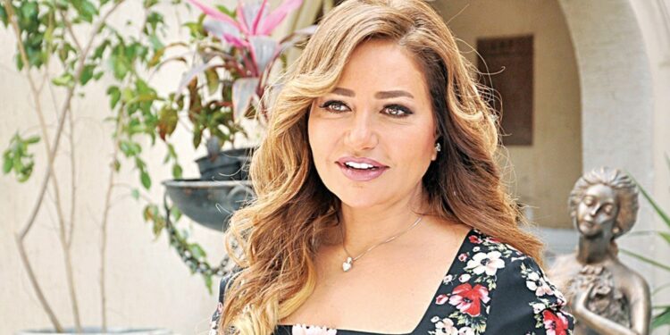 ليلى علوي تدعو باكية لإنتاج فيلم عالمي عن فلسطين وبلا أجر