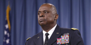 أوستن: الولايات المتحدة لن تتردد في التحرك عسكريا في حال توسع النزاع ونتوقع تصاعد الهجمات على الأمريكيين في الشرق الأوسط.. بلينكن: إيران ووكلائها في المنطقة يمكن أن تتسبب في التصعيد