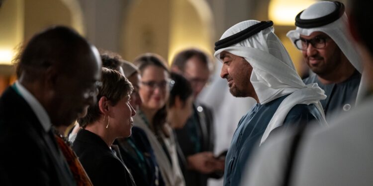 رئيس دولة الإمارات يلتقي المشاركين في الإجتماعات الوزارية التمهيدية لـ”كوب28 “