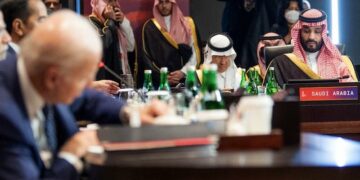 بسبب الحرب الدامية في قطاع غزة.. السعودية تُقرر تعليق كافة محادثات التطبيع مع إسرائيل وتُبلغ أمريكا بإغلاق الملف