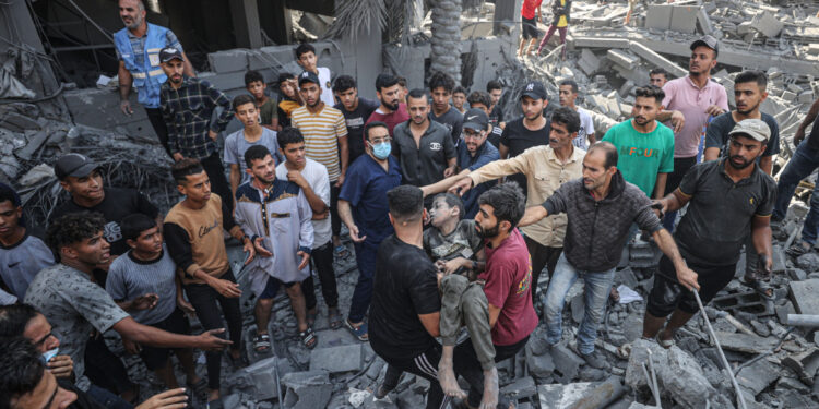 جنوب أفريقيا تدعو لنشر قوة دولية لحماية المدنيين في غزة وسط التصعيد الإسرائيلي.. والأزهر يثمن موقف من أدانوا “المجازر الوحشية” في القطاع.. والمدير العام لمنظمة الصحة يطلق نداء شخصياً لوقف النار