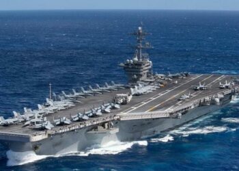 البنتاغون: إرسال حاملة الطائرات للمنطقة رسالة لإيران و”حزب الله” بألا يفكرا في التدخل وإظهار الدعم لإسرائيل