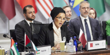 الشيخة موزا تعتذر عن دورها كسفيرة لليونسكو