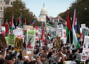 البقاء بدون تأشيرات وتصاريح عمل..مذكرة لـ100 عضو كونجرس تقترح “حماية مؤقتة” للفلسطينيين العالقين