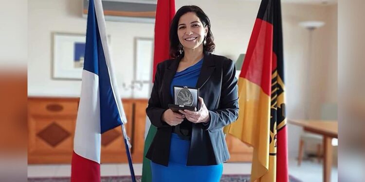 الأردنية هديل عبد العزيز تتخلى عن جائزة “المرأة الشجاعة” تعبيرًا عن تضامنها مع الفلسطينيين