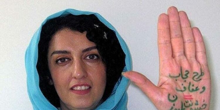 الإيرانية نرجس محمدي الحائزة على نوبل تبدأ إضرابا عن الطعام في السجن