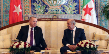 بدء اللقاء الثنائي بين أردوغان وتبون في الجزائر في إطار زيارة تبادل الآراء حول عدد من القضايا في مقدمتها الحرب الإسرائيلية على قطاع غزة والأراضي الفلسطينية المحتلة