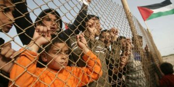 حماس تتهم الأونروا بـ”التواطؤ” مع إسرائيل في “النزوح القسري” لسكان غزة وتؤكد أن محاولة فرض واقع جديد في غزة “مؤامرة لتصفية القضية…