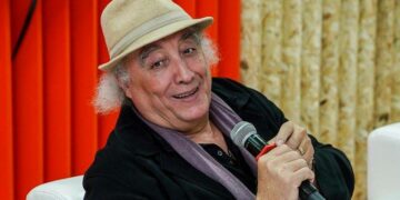 روائي جزائري يفوز بجائزة السلطان قابوس للثقافة والفنون والآداب