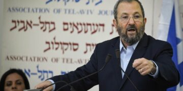 ايهود باراك يحذر من نفاد الوقت لتنفيذ مهمة الجيش الإسرائيلي في غزة بسبب الإستياء المتزايد من واشنطن وتراجع الدعم الغربي بسبب تزايد القتلى