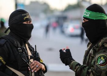 “كتائب القسام ـ لبنان” تعلن قصف شمال إسرائيل بـ 12 صاروخا ردا على المجازر بحق المدنيين في غزة.. والإحتلال يقول أنه رصد دفعة صواريخ أطلقت من الأراضي اللبنانية تسببت بسقوط جريحين