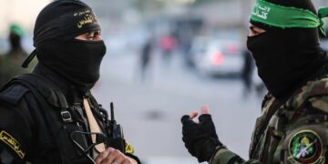 “كتائب القسام ـ لبنان” تعلن قصف شمال إسرائيل بـ 12 صاروخا ردا على المجازر بحق المدنيين في غزة.. والإحتلال يقول أنه رصد دفعة صواريخ أطلقت من الأراضي اللبنانية تسببت بسقوط جريحين