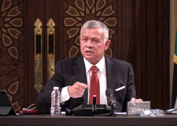 ملك الأردن يطالب بتحرك دولي لوقف إطلاق النار في غزة وحماية المدنيين ويحث على هدنة إنسانية لإيصال المساعدات