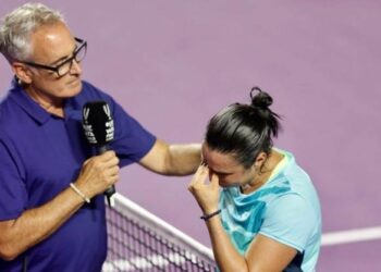 أنس جابر ترفض الإحتفال وتتبرع بجزء من جائزتها المالية لأطفال فلسطين