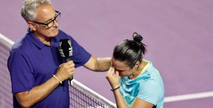 أنس جابر ترفض الإحتفال وتتبرع بجزء من جائزتها المالية لأطفال فلسطين