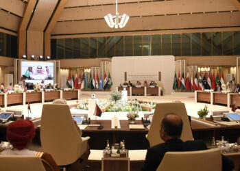 قمة عربية إسلامية مشتركة في الرياض لمناقشة الحرب في غزة: إسرائيل تشن .. دعوات إلى أمريكا بتحمل المسئولية لايجاد حل سياسي وإنهاء الإحتلال.. التحذير من أن القطاع يتعرض لحرب لاإنسانية أمام مرأى ومسمع العالم