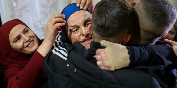 سجنها الإحتلال الصهيوني ومنع عنها العلاج.. الأسيرة المحررة إسراء جعايبص : نخجل أن نفرح وفلسطين كلها جريحة