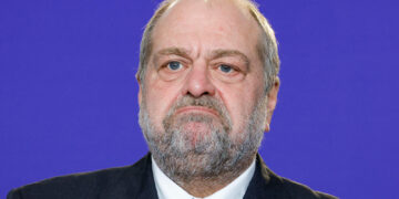 وزير العدل الفرنسي يمثل أمام محكمة في سابقة من نوعها