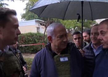 نتنياهو وماسك يقومان بجولة في مستوطنات غلاف غزة