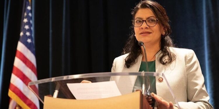 النائبة الأمريكية الفلسطينية رشيدة طليب تتهم بايدن بدعم الإبادة الجماعية للفلسطينيين وتحذر من تداعيات ذلك في إنتخابات العام المقبل وتطالبه بدعم وقف إطلاق النار في غزة