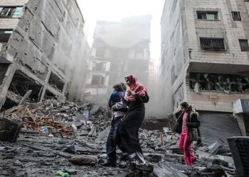 مسؤول الأونروا يدعو إلى وقف المذبحة في غزة .. ويقول : ” فرصتنا الأخيرة لإنقاذ ما تبقى من إنسانيتنا”