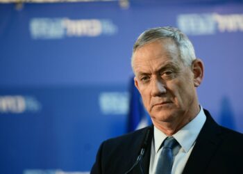 وزير الحرب الإسرائيلي يعلن أن جيشه بات “في قلب مدينة غزة” وجاهزة على جميع الجبهات.. وغانتس يتعهد بإعادة الاسرى لدى “حماس” بالقوة