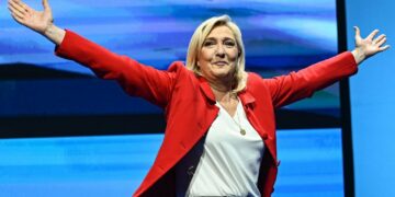 محاكمة مارين لوبن زعيمة اليمين المتطرف في فرنسا بتهمة إختلاس أموال للإتحاد الأوروبي