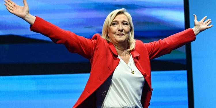 محاكمة مارين لوبن زعيمة اليمين المتطرف في فرنسا بتهمة إختلاس أموال للإتحاد الأوروبي